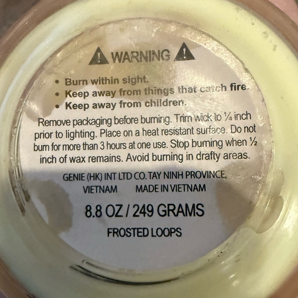Cute Colorful Frosted Loops Candle- NWT - Picture 3 of 3
